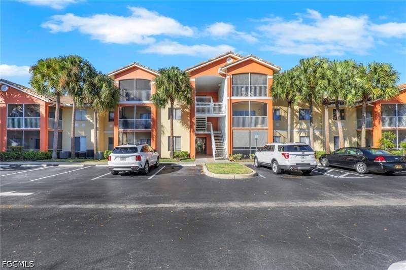2 bedroom Condominium at 6321 Aragon Way 206, Tuscany Gardens, Fort Myers — photo 2