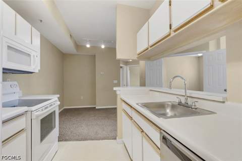 6321 Aragon Way 206, Fort Myers FL - photo 21 of 38