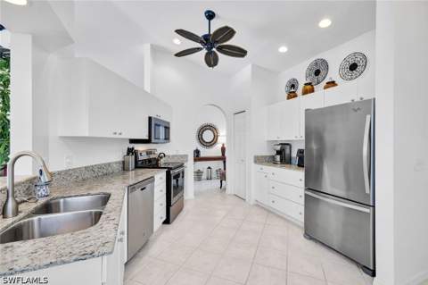 484 Crossfield Cir, Naples FL - photo 10 of 40