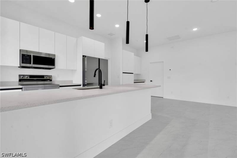 3 bedroom SingleFamilyResidence at 748 Colyer St E, Lehigh Acres, Lehigh Acres — photo 4