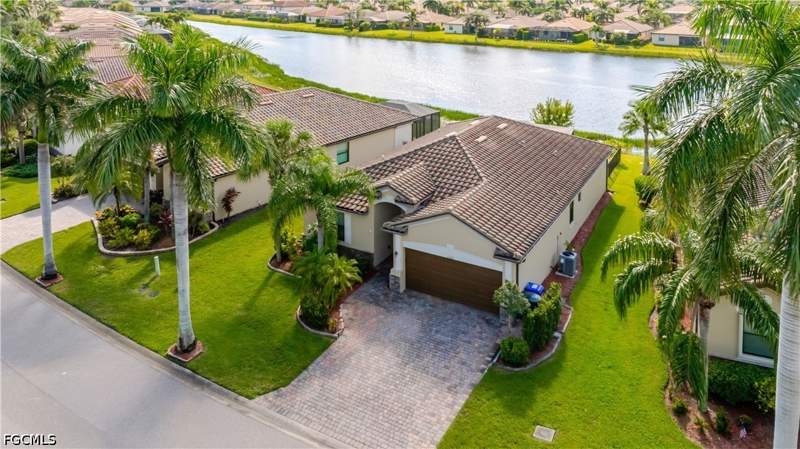 4 bedroom SingleFamilyResidence at 11318 Red Bluff Ln, Reflection Isles, Fort Myers — photo 2