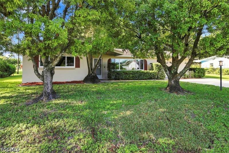 2 bedroom SingleFamilyResidence at 2248 Ivy Ave, Fort Myers Villas, Fort Myers — photo 3