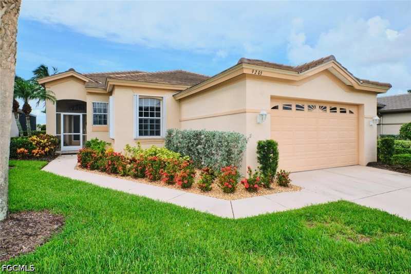 3 bedroom SingleFamilyResidence at 9203 Willowcrest Ct, Lexington Country Club, Fort Myers — photo 1