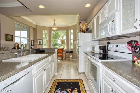 10453 Washingtonia Palm Way 3323, Fort Myers FL - photo 10 of 50