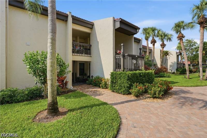 2 bedroom Condominium at 4436 Crossjack Ct B10, Windjammer Village At The Land, Fort Myers — photo 2