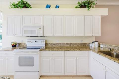 10391 Butterfly Palm Dr 1021, Fort Myers FL - photo 10 of 47