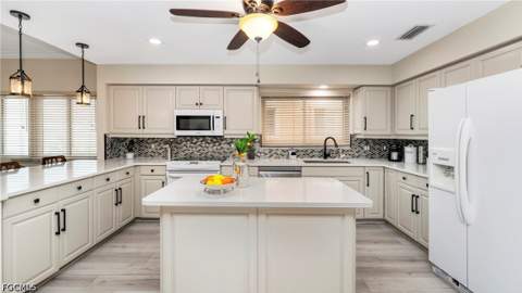 14811 Laguna Dr 202, Fort Myers FL - photo 6 of 28