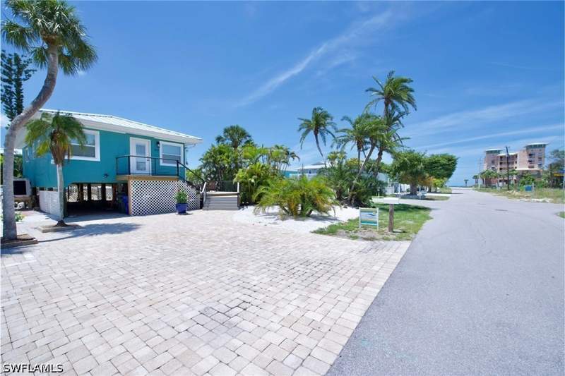3 bedroom SingleFamilyResidence at 210 Dakota Ave, Gulf Heights, Fort Myers Beach — photo 2