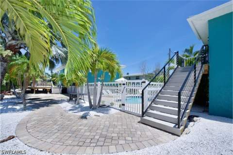 210 Dakota Ave, Fort Myers Beach FL - photo 21 of 34
