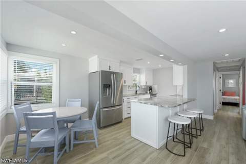 210 Dakota Ave, Fort Myers Beach FL - photo 9 of 34