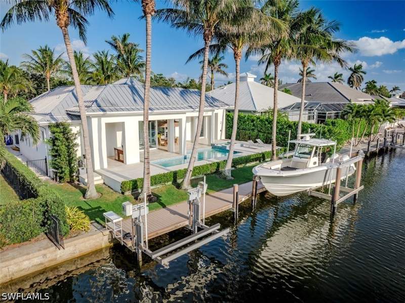 3 bedroom SingleFamilyResidence at 1880 Sandpiper St, Royal Harbor, Naples — photo 2
