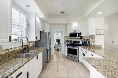 28032 Eagle Ray Ct, Bonita Springs FL - photo 7 of 38