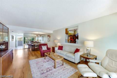 4200 Belair Ln 302, Naples FL - photo 6 of 14