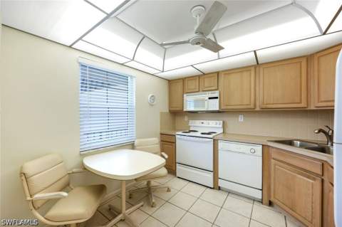 4200 Belair Ln 302, Naples FL - photo 7 of 14