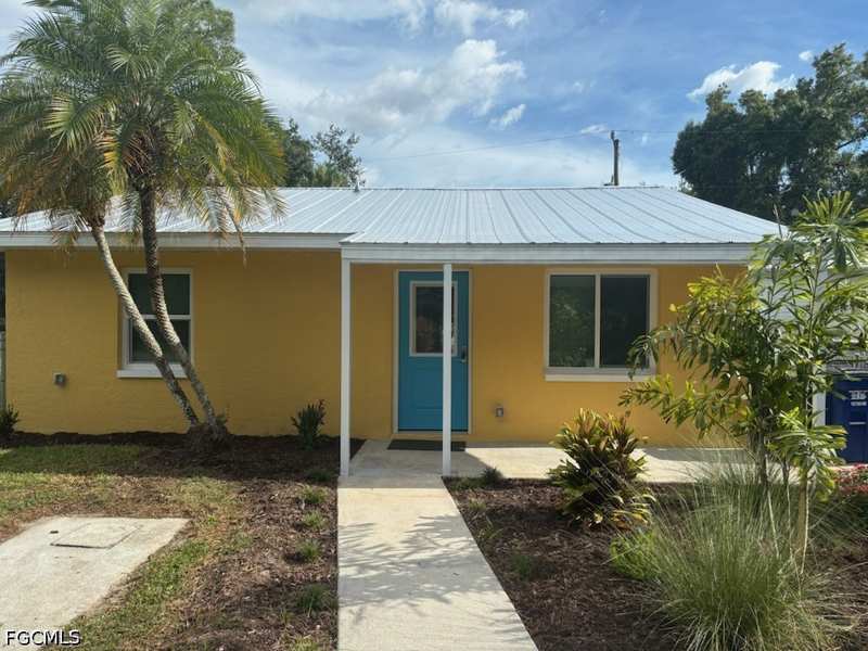 2 bedroom SingleFamilyResidence at 537 Capitol St, Palmona Park, North Fort Myers — photo 1