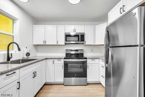 537 Capitol St, North Fort Myers FL - photo 9 of 36