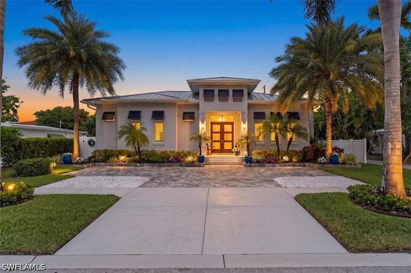 4 bedroom SingleFamilyResidence at 665 10th St N, Lake Park, Naples — photo 2