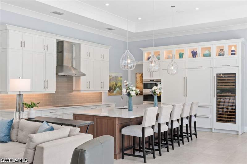 4 bedroom SingleFamilyResidence at 665 10th St N, Lake Park, Naples — photo 5