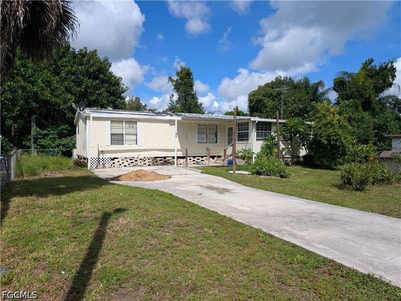 3 bedroom ManufacturedHome at 2613 Harmony Ave, North Fort Myers, North Fort Myers — photo 1
