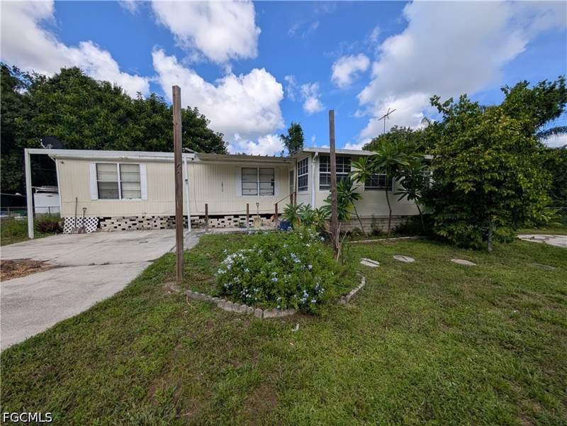 3 bedroom ManufacturedHome at 2613 Harmony Ave, North Fort Myers, North Fort Myers — photo 3