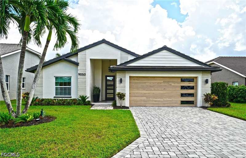 2 bedroom SingleFamilyResidence at 9050 Old Hickory Cir, Olde Hickory Golf & Country Club, Fort Myers — photo 1