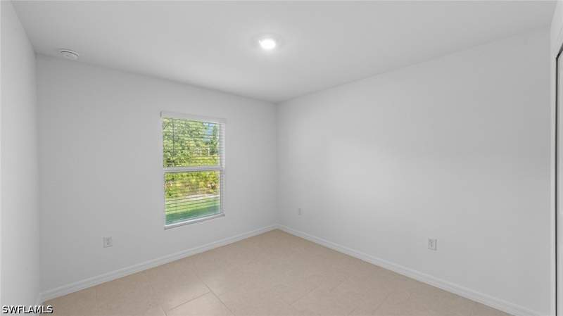 4 bedroom SingleFamilyResidence at 11877 Savanna Lakes Blvd, Savanna Lakes, Lehigh Acres — photo 4