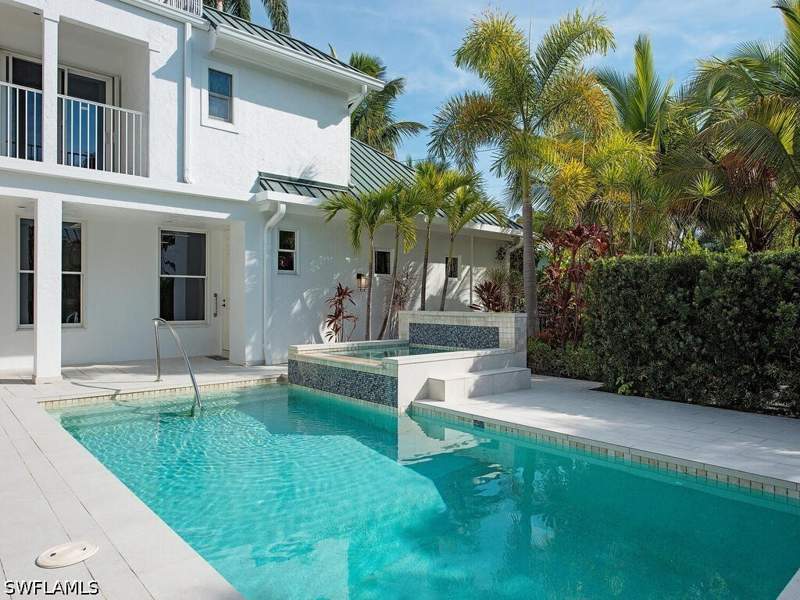 3 bedroom SingleFamilyResidence at 180 7th Ave S, Olde Naples, Naples — photo 4