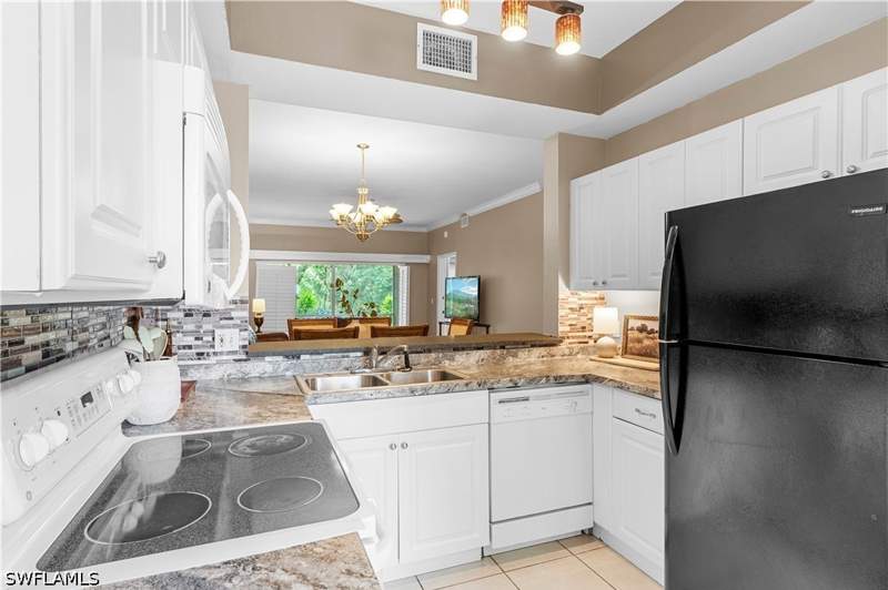2 bedroom Condominium at 5470 16th Pl SW 101, Golden Gate City, Naples — photo 4