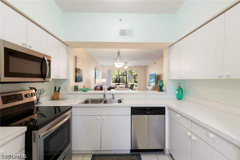 3245 Cypress Glen Way 504, Naples FL - photo 8 of 23