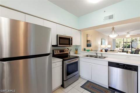 3245 Cypress Glen Way 504, Naples FL - photo 9 of 23