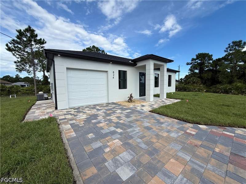 3 bedroom SingleFamilyResidence at 824 Dawhert Ave S, Lehigh Acres, Lehigh Acres — photo 4