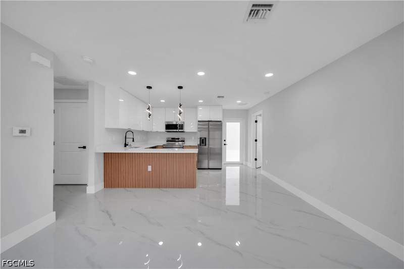 3 bedroom SingleFamilyResidence at 747 Fleming Ave S, Lehigh Acres, Lehigh Acres — photo 2