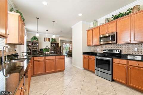 11430 Icarus Cir, Lehigh Acres FL - photo 9 of 36