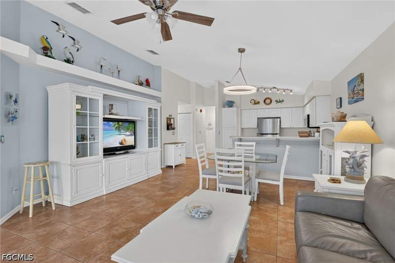 3 bedroom Condominium at 4041 SE 11th Pl 207, Palm Vista Condo, Cape Coral — photo 4