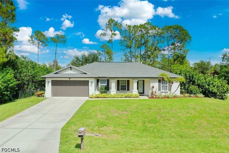 3 bedroom SingleFamilyResidence at 137 Napier Ave S, Lehigh Acres, Lehigh Acres — photo 1