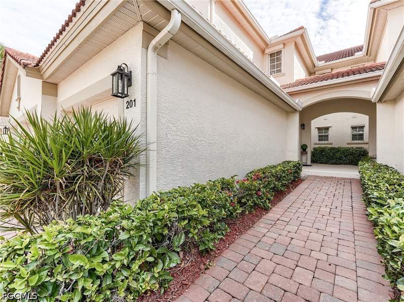 3 bedroom Condominium at 16125 Mount Abbey Way 201, Oxford Pointe, Fort Myers — photo 2