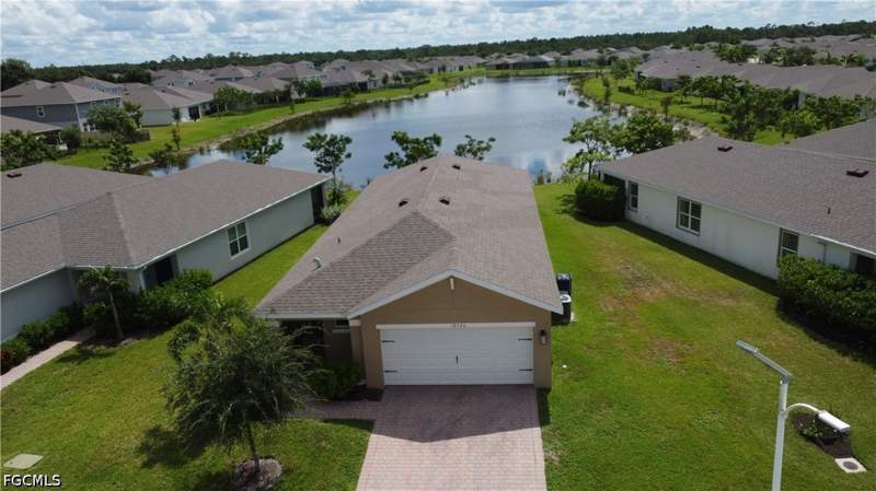 3 bedroom SingleFamilyResidence at 18524 Cronin Sand Ln, Brightwater, North Fort Myers — photo 2