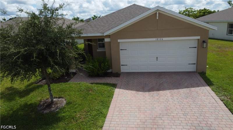 3 bedroom SingleFamilyResidence at 18524 Cronin Sand Ln, Brightwater, North Fort Myers — photo 3