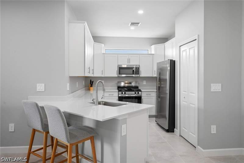 2 bedroom Attached at 19568 Hinkley Dr, Verdana Village, Estero — photo 4