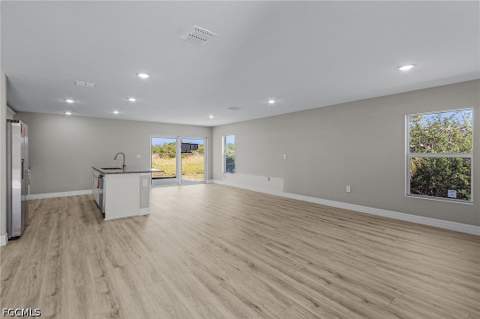 545 Oakshire Ln, Lehigh Acres FL - photo 11 of 21