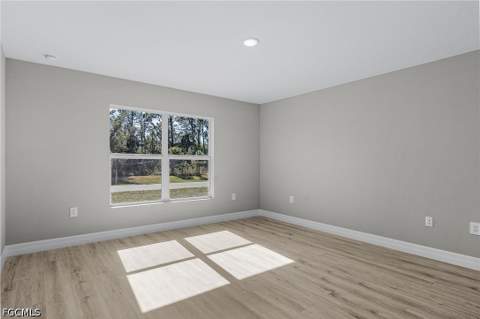 545 Oakshire Ln, Lehigh Acres FL - photo 7 of 21