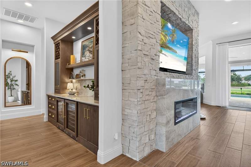 4 bedroom SingleFamilyResidence at 4677 Lighthouse Ln, Harrington Sound, Naples — photo 4