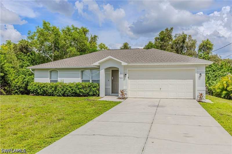 3 bedroom SingleFamilyResidence at 725 Kari Cir, Lehigh Acres, Lehigh Acres — photo 1