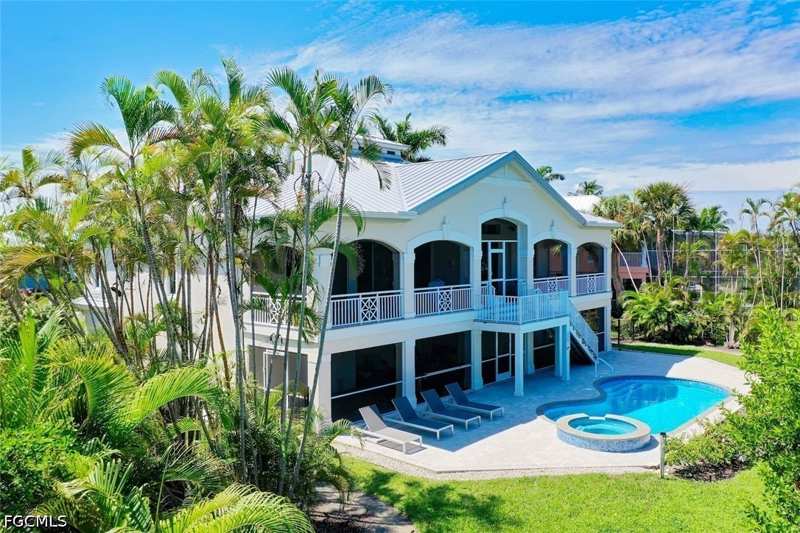 3 bedroom SingleFamilyResidence at 824 Birdie View Pt, Beachview Country Club Estates, Sanibel — photo 1