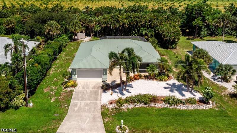 3 bedroom SingleFamilyResidence at 7660 Grande Pine Rd, Alden Pines, Bokeelia — photo 2