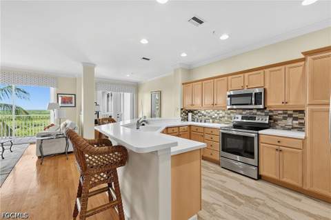9121 Southmont Cv 302, Fort Myers FL - photo 8 of 40