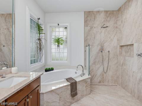 1422 Borghese Ln 101, Naples FL - photo 19 of 37