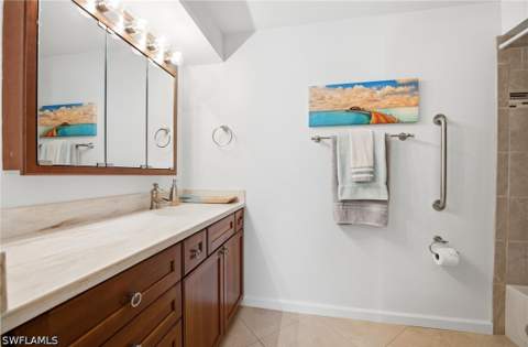 2476 Orchid Bay Dr 103, Naples FL - photo 18 of 36