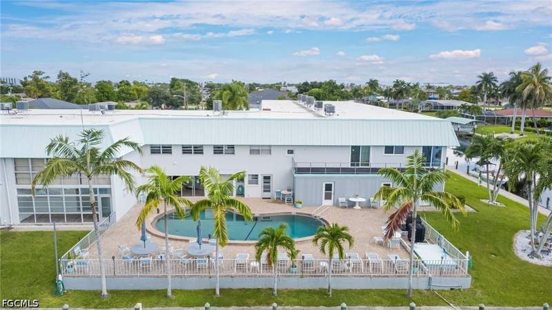2 bedroom Condominium at 4940 Vincennes St 204, Coralair, Cape Coral — photo 3