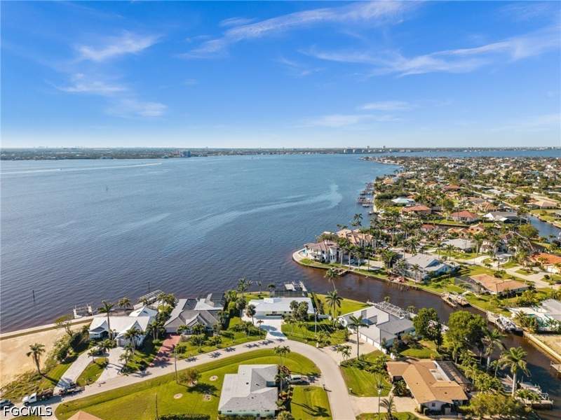 4 bedroom SingleFamilyResidence at 1600 Edith Esplanade, Yacht Club, Cape Coral — photo 4